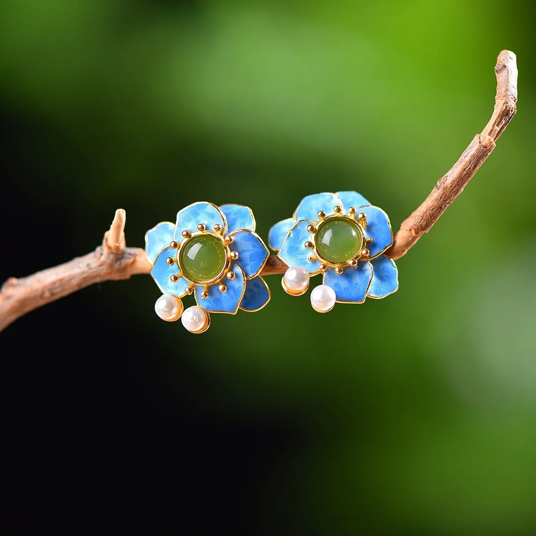 Серьги-гвоздики из серебра S925 с нефритовым камнем