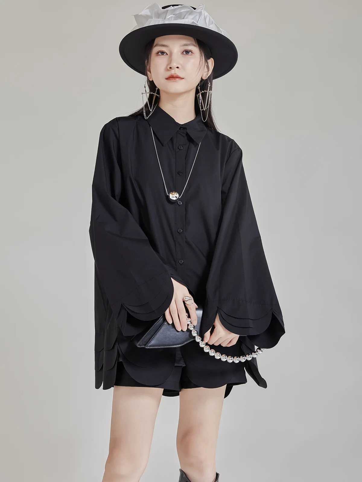 Женская рубашка с ультра-широким подолом и рукавами-лепестками украшение на