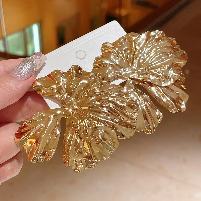 Новинка 2024 г. модные серебряные серьги в форме лепестков цветов с металлическим