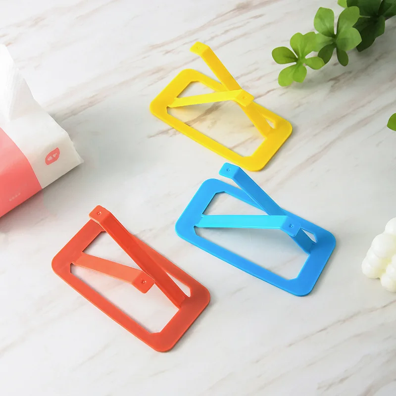 

Elastic device for lifting tissue box Creative automatic spring paper box base supports the elastic device at the end