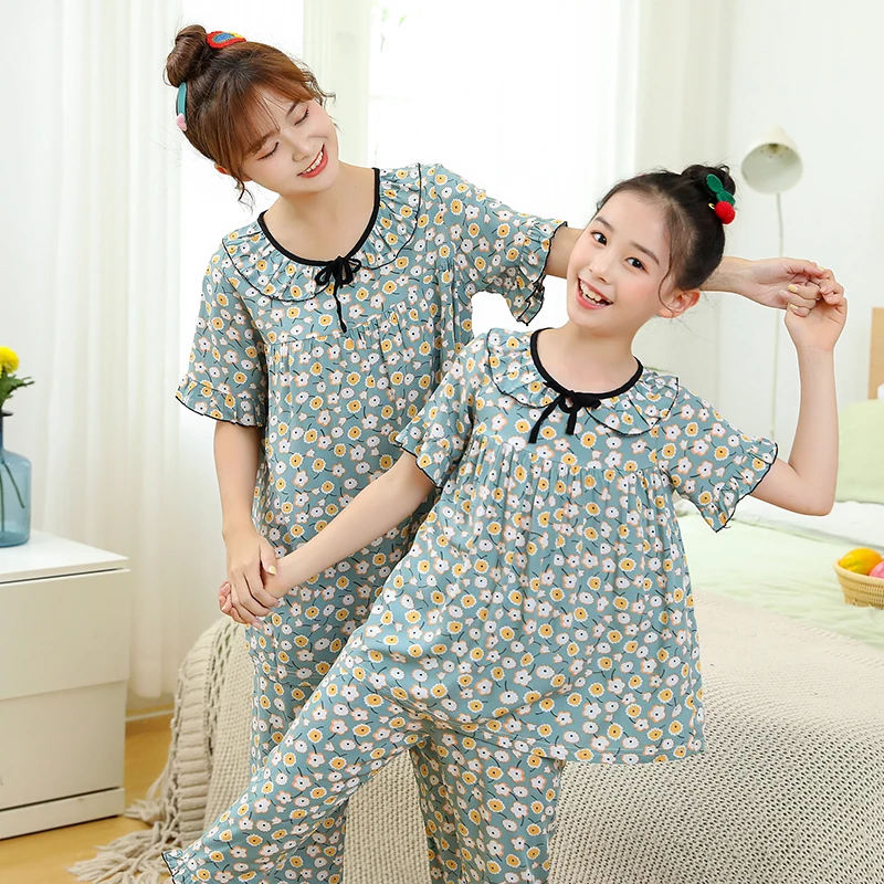 

Новинка 2022 года; Летние Семейные комплекты одежды; Одежда с короткими рукавами для женщин и девочек; Повседневная одежда с цветочным принто...