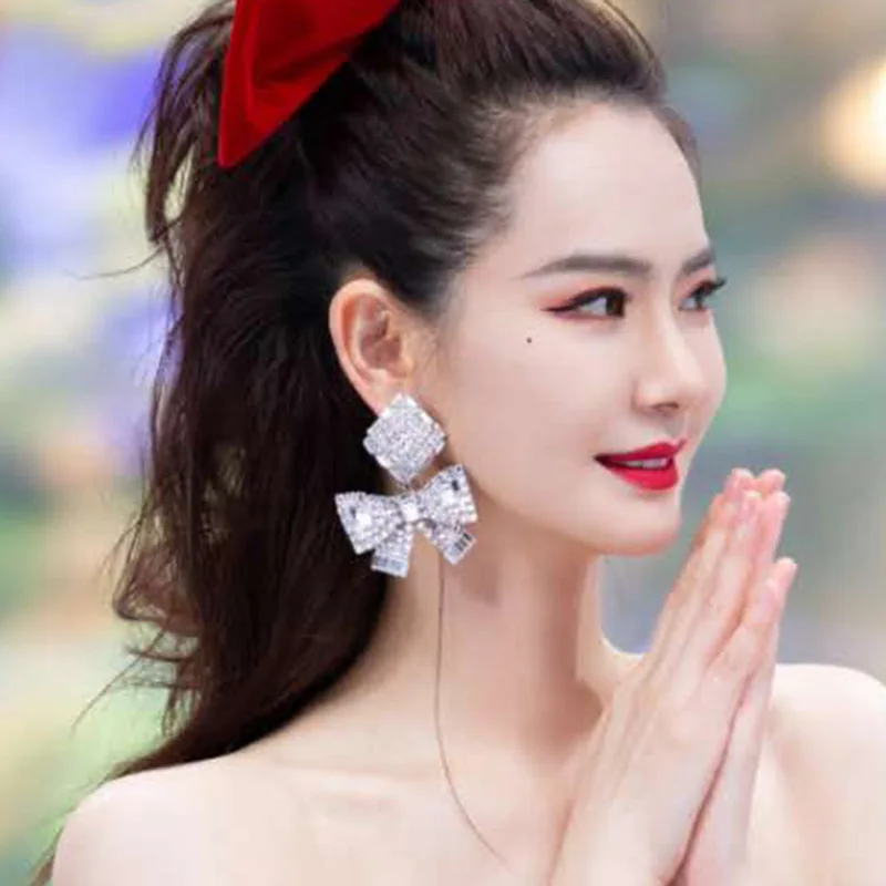 

Full diamond bow earrings temperament fairy net red tide person Qi Wei with the same super flash ins exaggerated big earrings