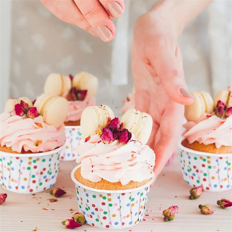 

100pcs Polka Dot Paper Treat Cups Disposable Dessert Bowls Dessert Cups for Sundae Cake Ice Cream Festive Party Supplies