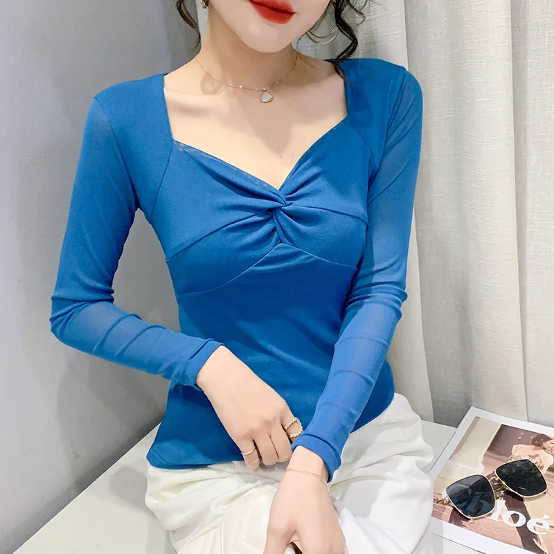 Женская футболка с V-образным вырезом черная синяя леопардовая