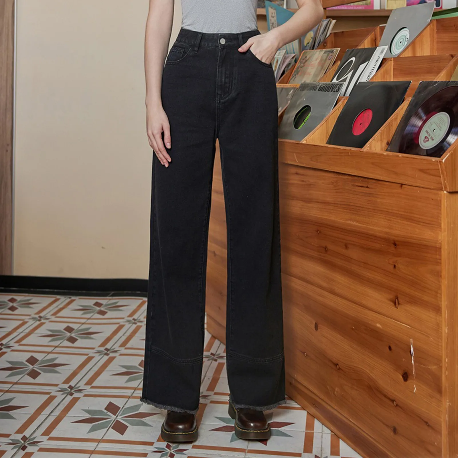 

Женские уличные джинсы в стиле Харадзюку, Черные Мешковатые брюки в стиле ретро, джинсы с завышенной талией и необработанным подолом, прямые свободные брюки с широкими штанинами на осень