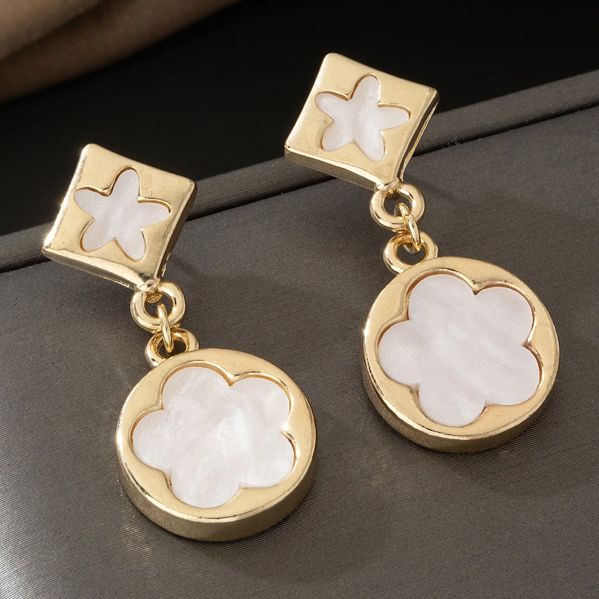 Осень-зима 2024 трендовые ромбовидные круглые серьги с двойным цветком для женщин