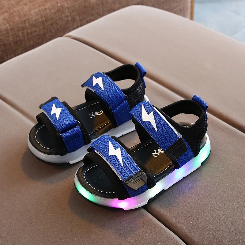 

2022 Summer New Children's Sandals Fashion Children's Flashing Light Beach Shoes Girls Transparent Soft Bottom Boys Sandals