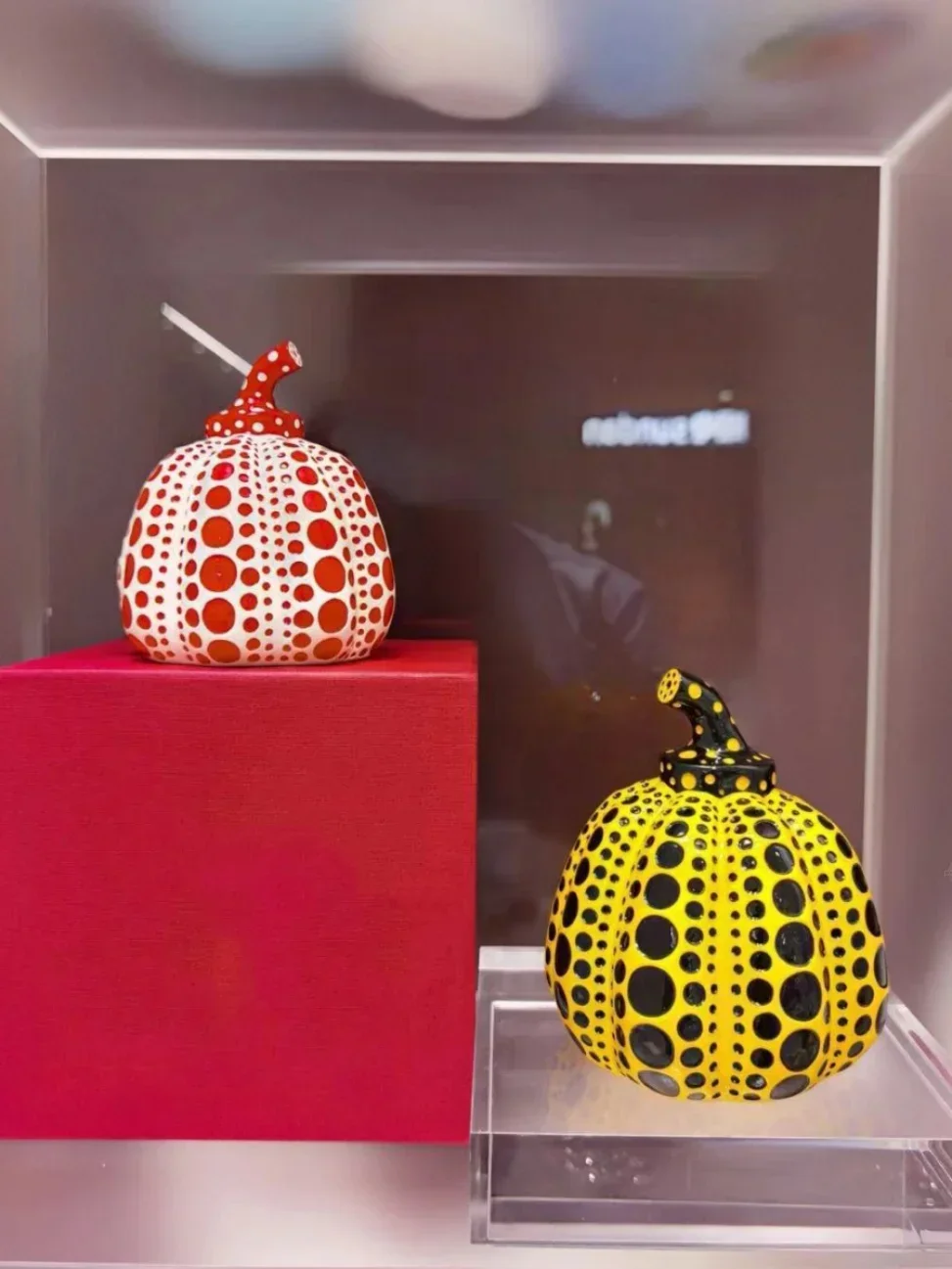 Фото Kusama Yayoi статуя тыквы японское искусство волнистая точка тыквенная скульптура современные изделия из смолы офисный домашний декор интерьера подарки №3