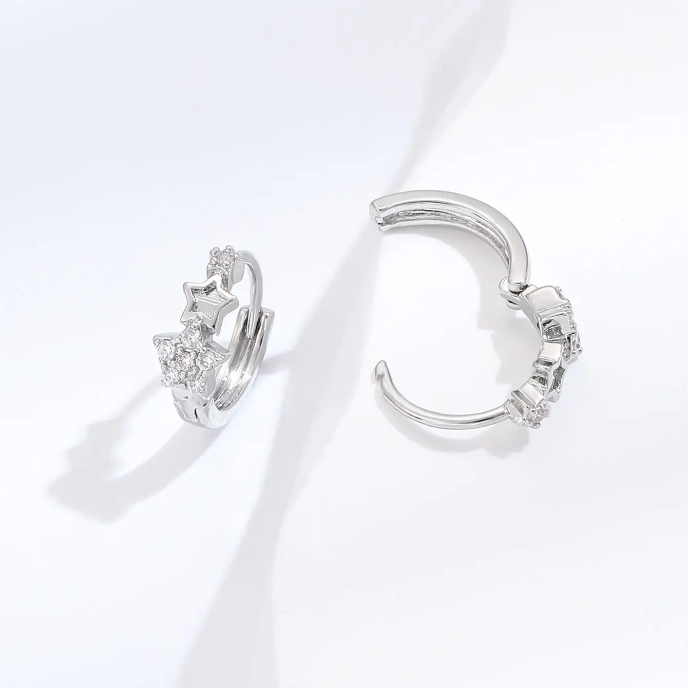 

Three Pentagram Diamond Ear Buckles White K AAA Zircon Small Elegant Earrings Female Personality Niche Jewelry