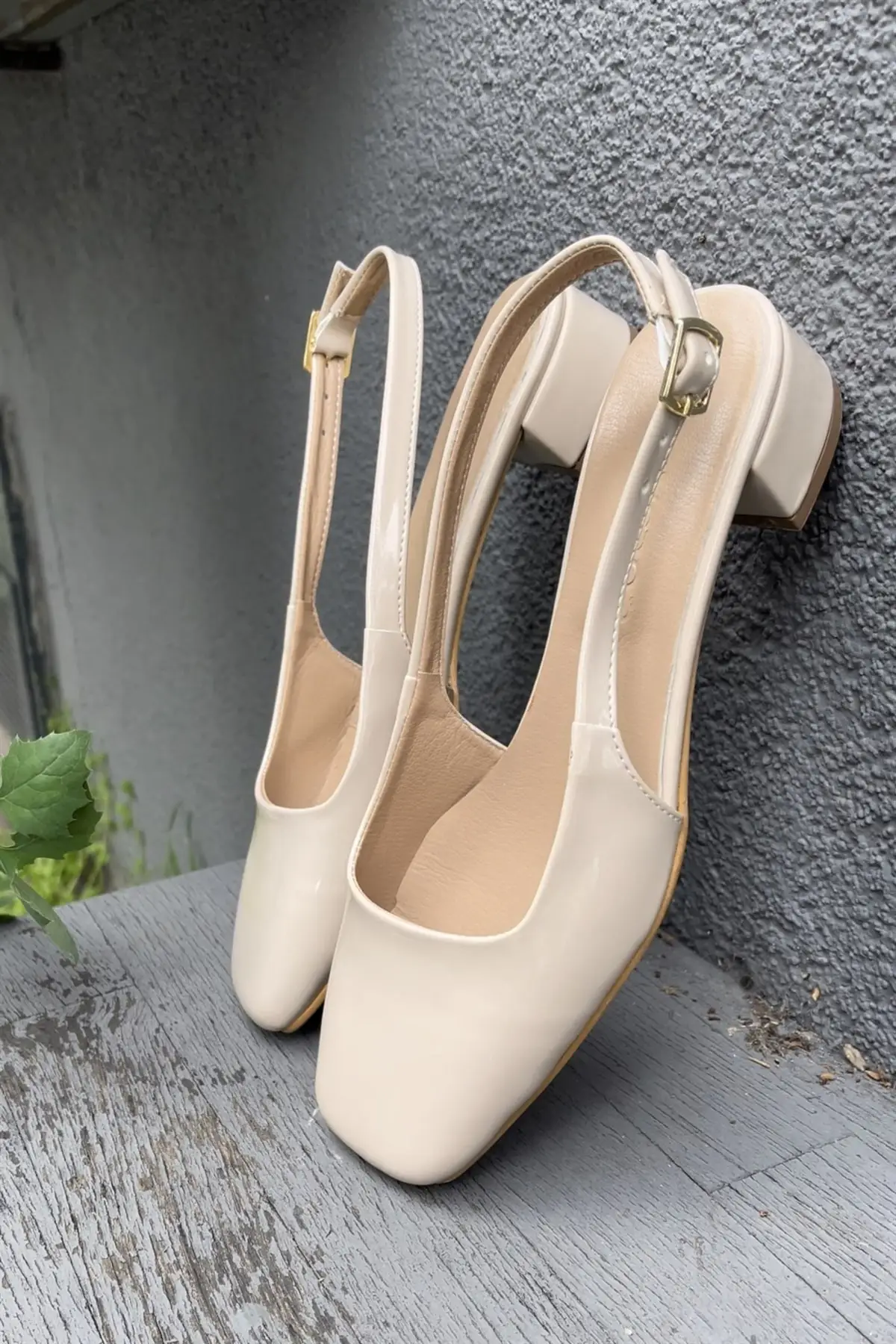 

Women Flats Shoes Flat Toe Short Beige Patent Leather Fashion Flats For Ladies Casual Summer Footwear