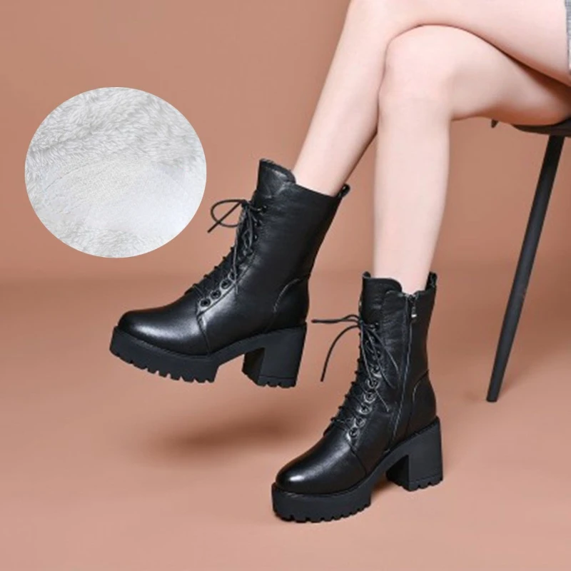 

Женские ботинки на меху, Черные ботильоны из искусственной кожи на плюшевой подкладке, до щиколотки, на толстой подошве, модель E452 на зиму, 2023