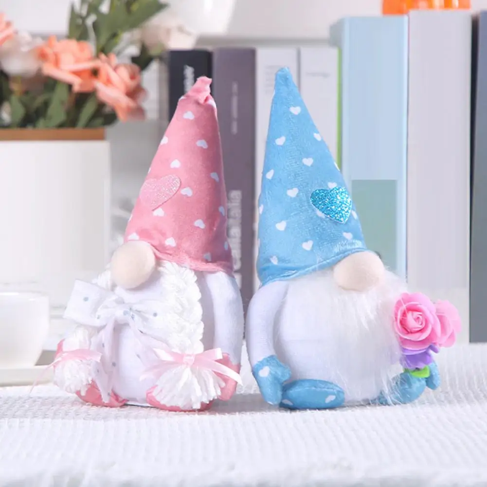 

Потрясающая белая плюшевая кукла гном без лица на День Матери