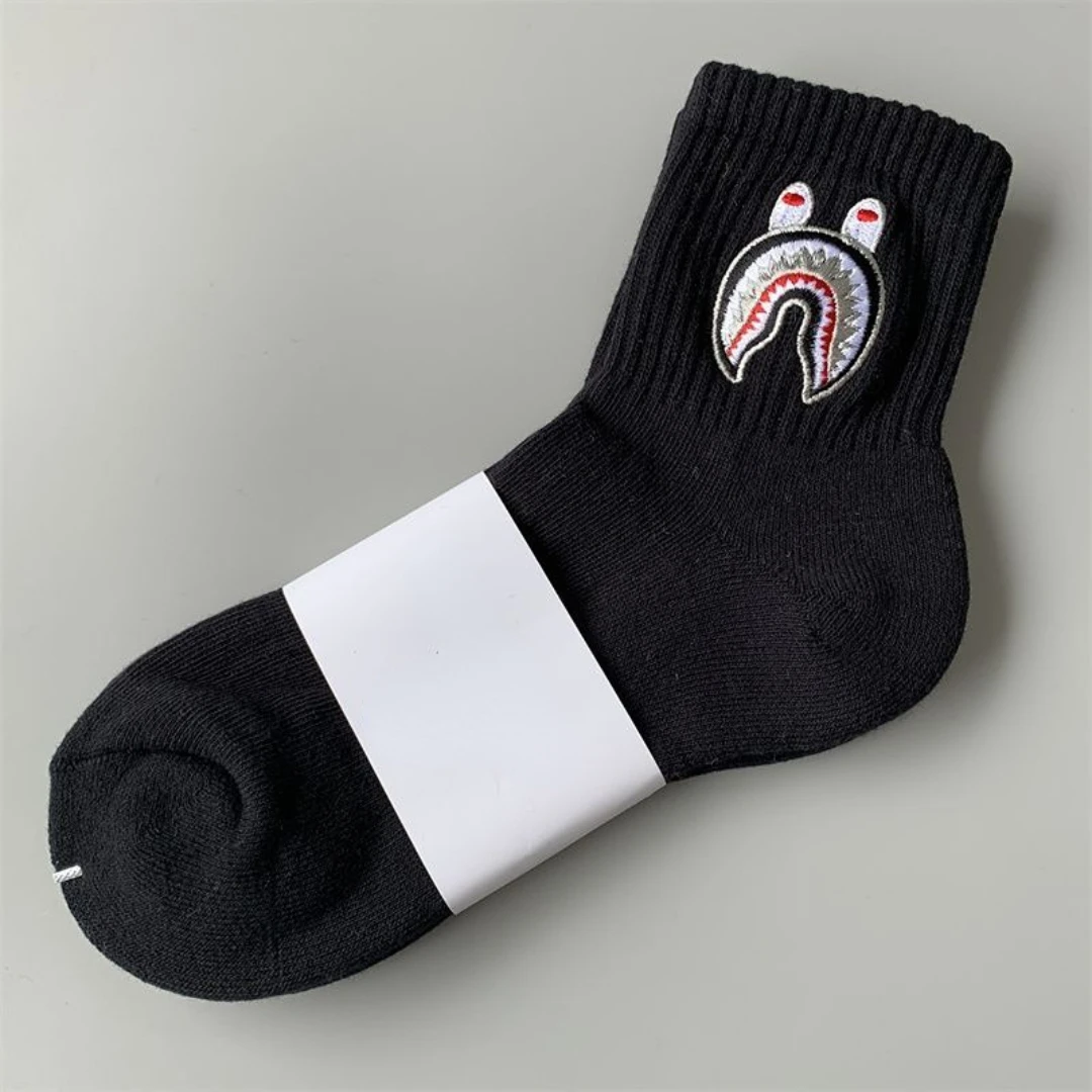 Socks: Big Label Embroidered Tube Socks Black and White Solid Color Towel Sports Bottom High Socks