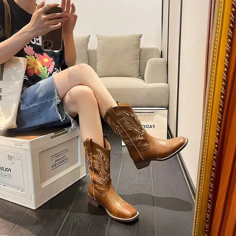 

2023 Women's Retro Embroidery Autumn And Winter Brown Thick Heel Boots Plus Size 41-43 Western Cowboy Boots Women