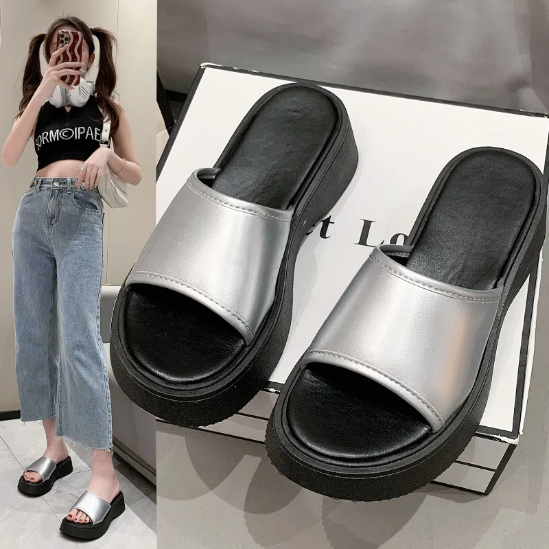 

Женские шлепанцы из ПУ кожи, на резиновой подошве