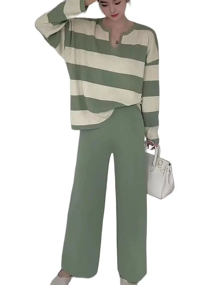 Повседневный вязаный пуловер в полоску с V-образным вырезом + свободные широкие