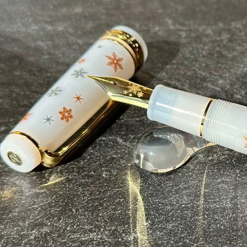 Рисунок 4 - Перьевая ручка с цветочным рисунком