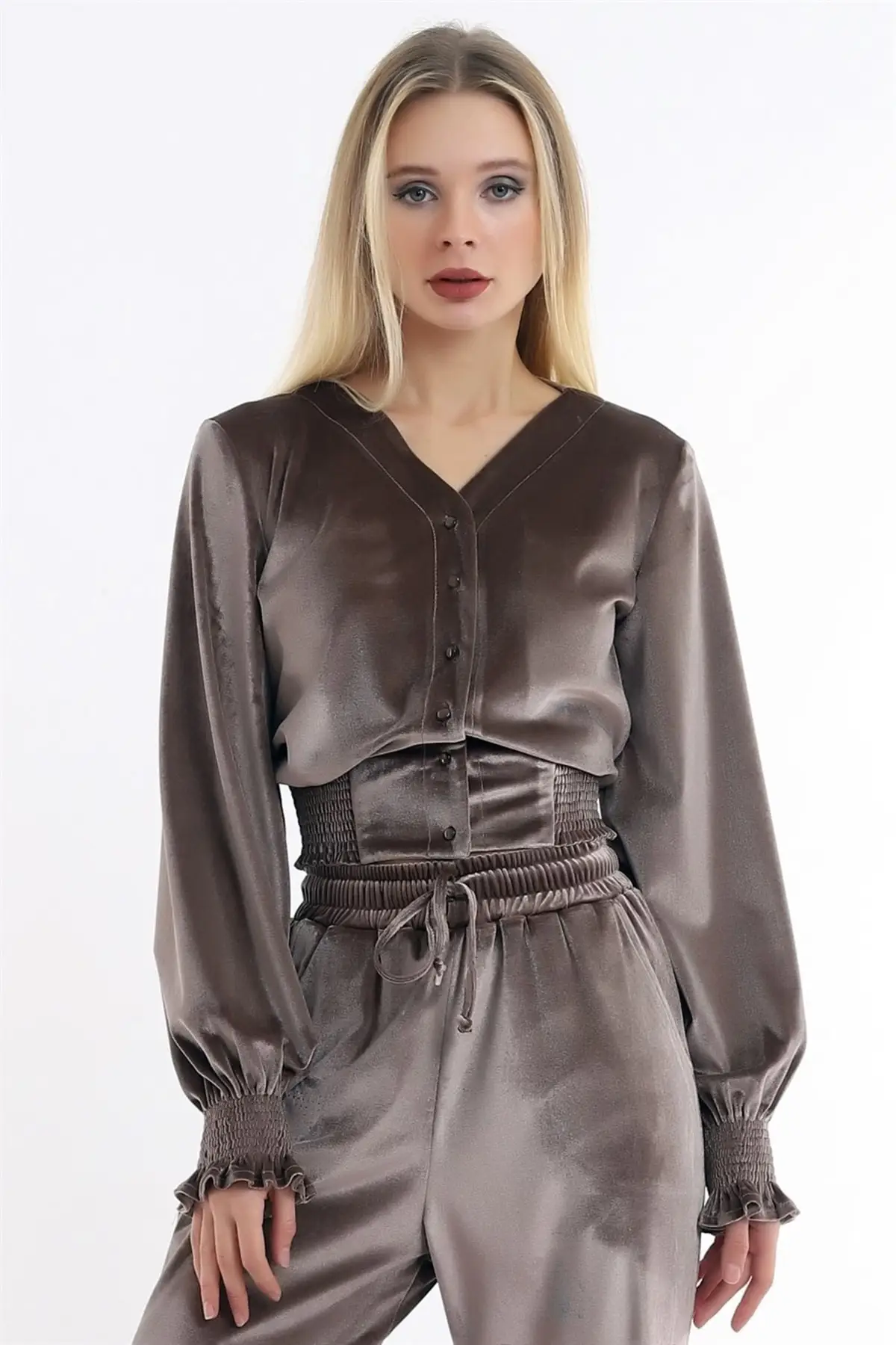 Рисунок 3 - Женская стильная бархатная блуза