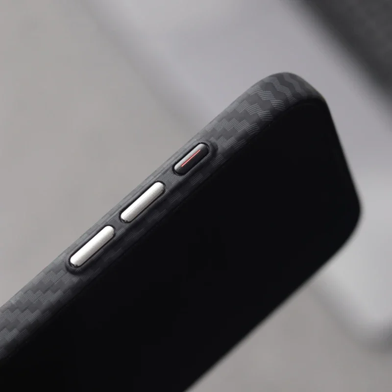 Фото Новый магнитный черный чехол для iPhone 17, 16, 15 Pro Max MagSafe, жесткая задняя крышка из углеродного волокна, защитный чехол для телефона №3