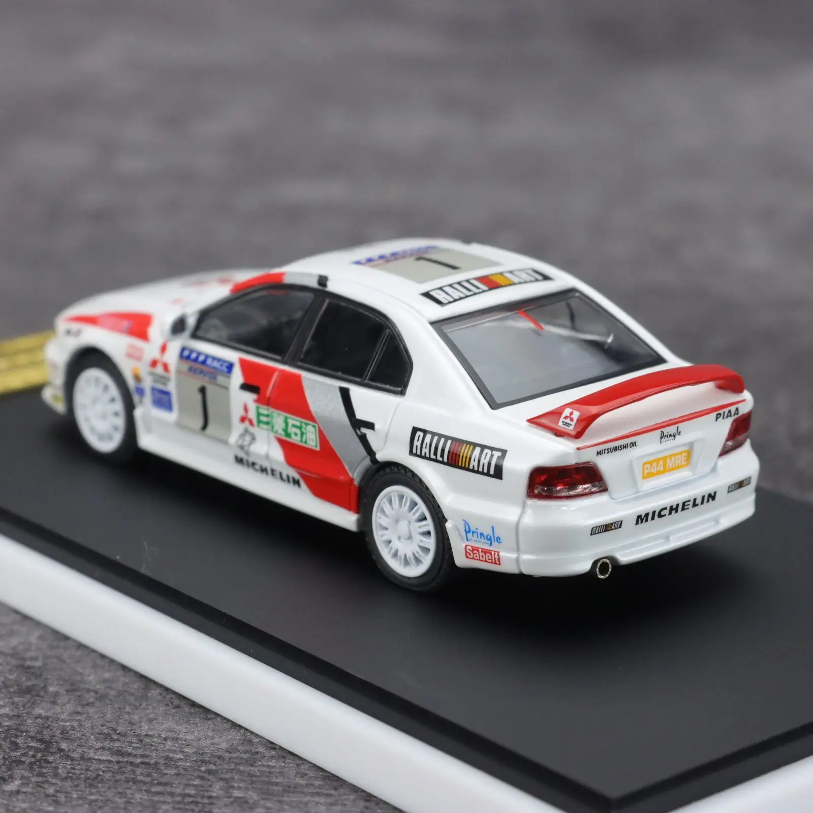 Фото Коллекционная модель автомобиля MK Diecast 1:64 Mitsubishi Lancer Evolution VR-4, игрушечная машинка для мальчиков, подарок №5