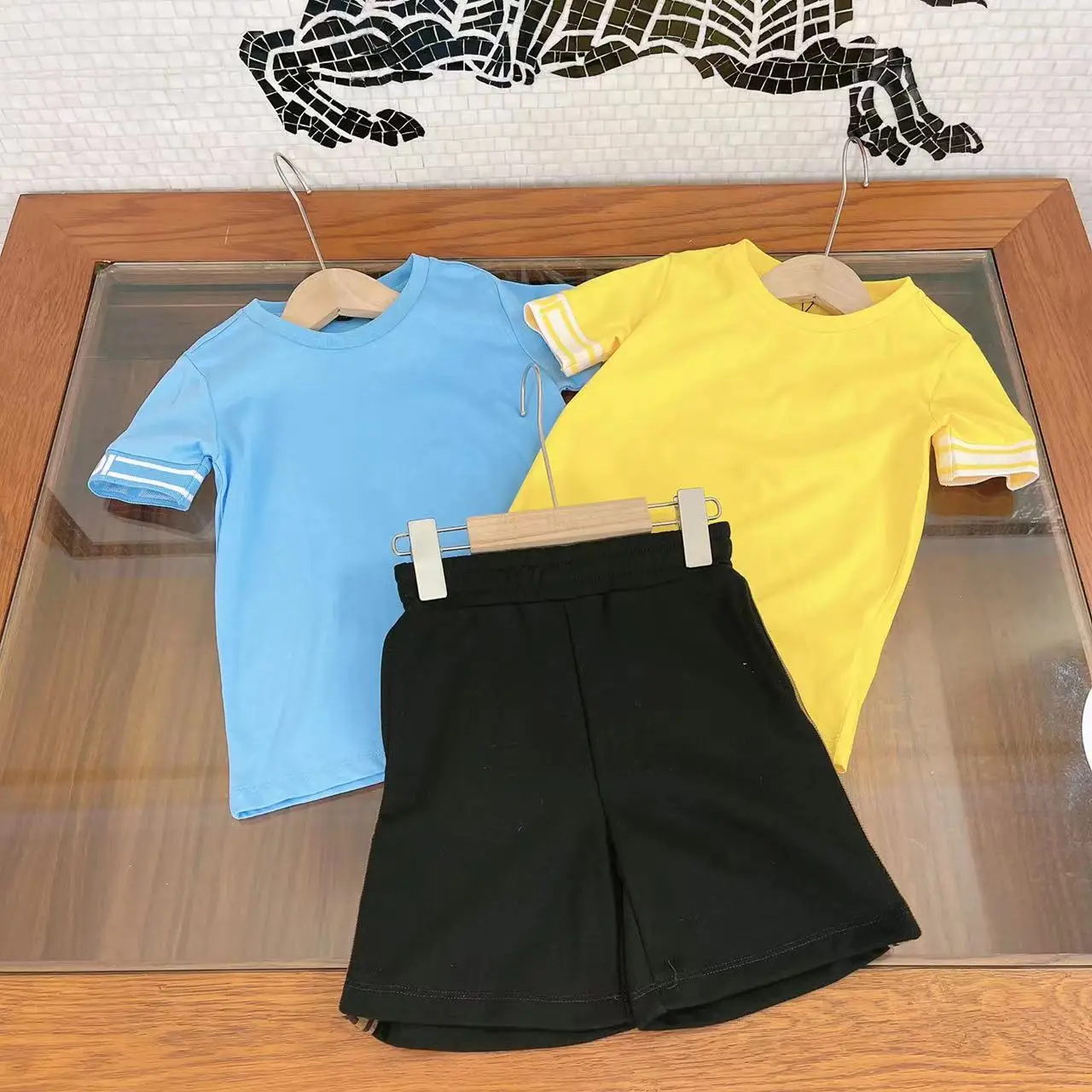 

High-end children's clothing 2022 summer new children's European and American style round neck T-shirt + webbing shorts 2-piece