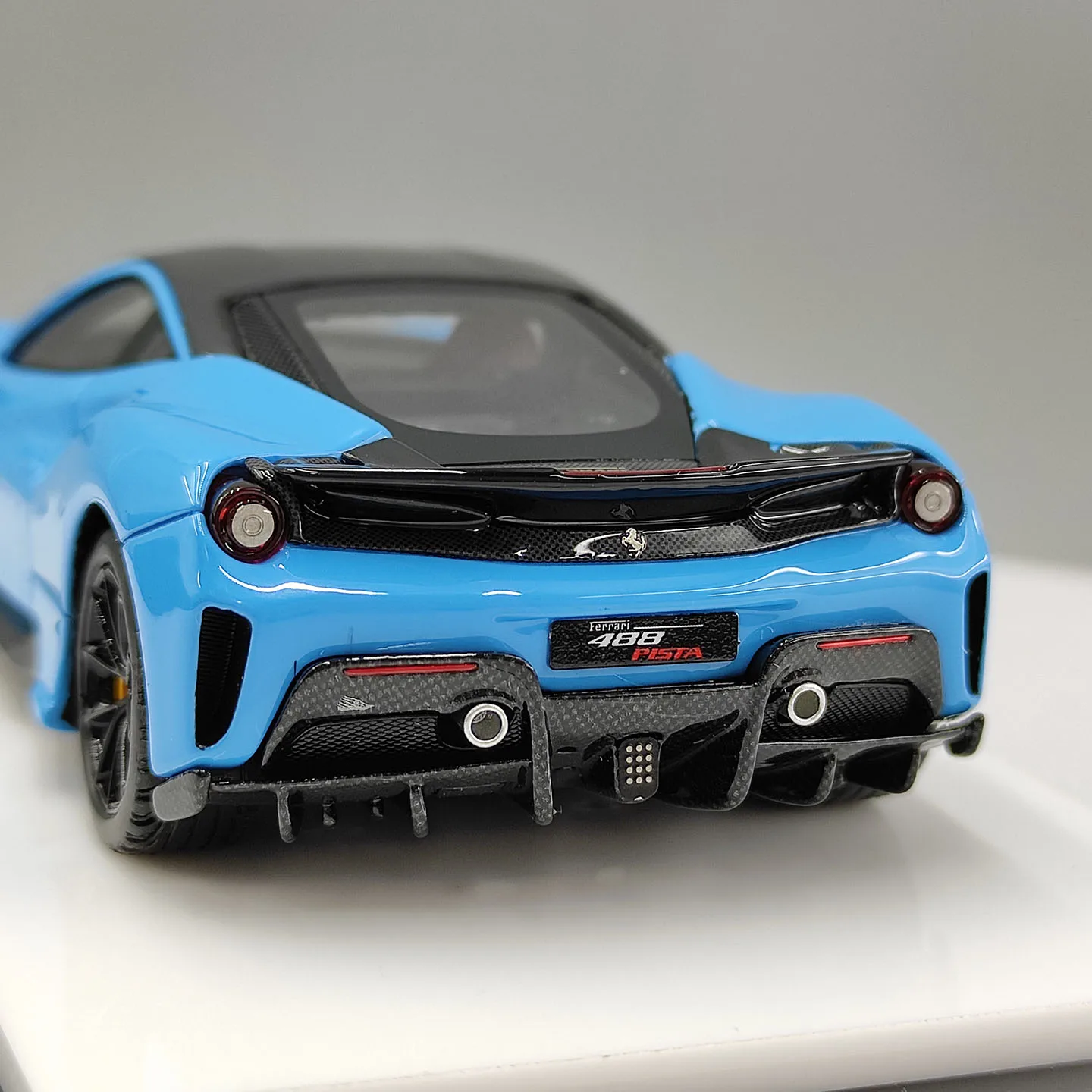 Фото Модель автомобиля JCM 1:43, синий суперкар Ferrari 488 из смолы, классические игрушечные машины, ностальгия, подарки для взрослых, сувенир, статичная модель для демонстрации. №5