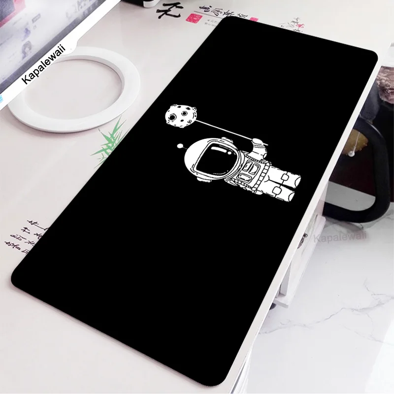 

Коврик для мыши игровой с рисунком аниме, большой резиновый коврик для мыши для ноутбука, ПК, астронавт, черный с фиксирующими краями, мытый ...