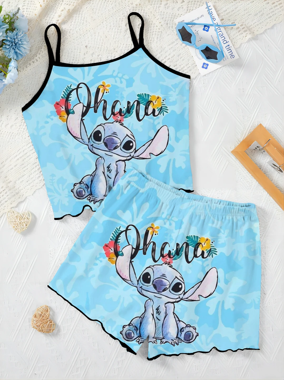 Пижамный комплект Женский из жилета и шортов на бретелях