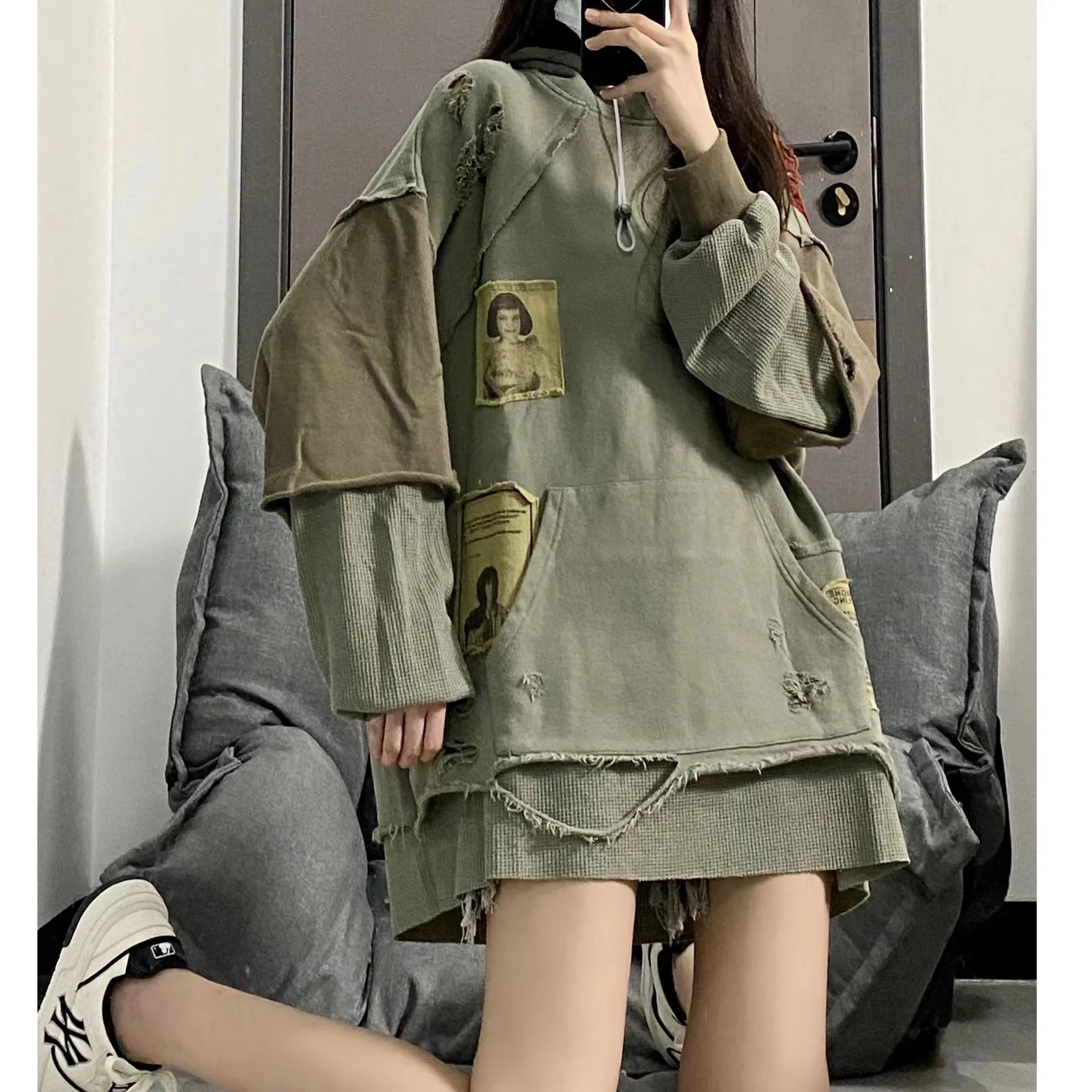 

Vintage trend worn hole hooded sweatshirt for female autumn high street hiphop loose casual top