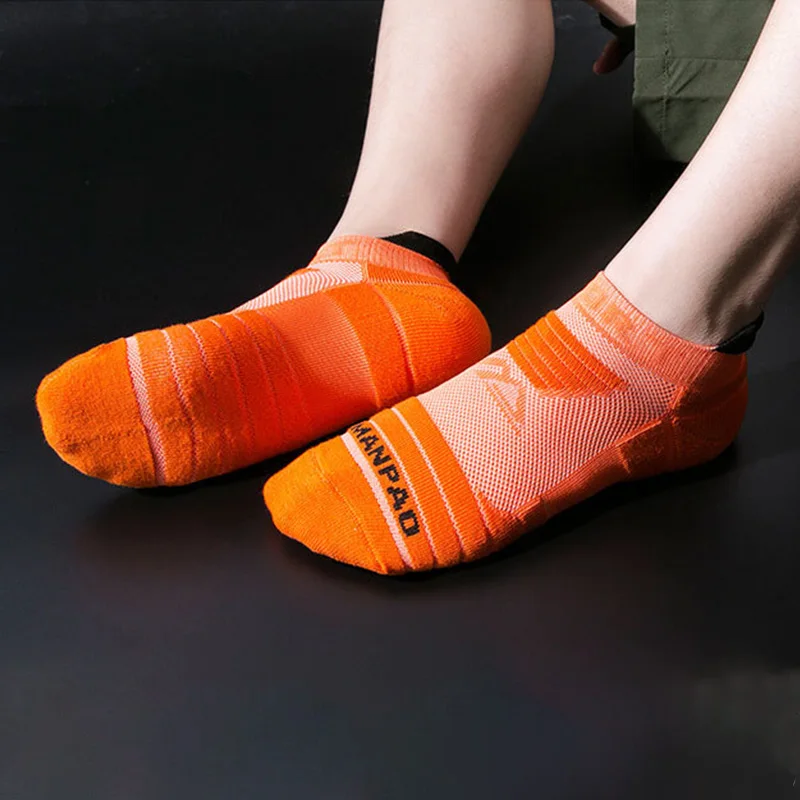 New Men Basketball Football Sock Breathable Outdoor Protect Feet Wicking Bike Running Football Sport Socks Men Sock