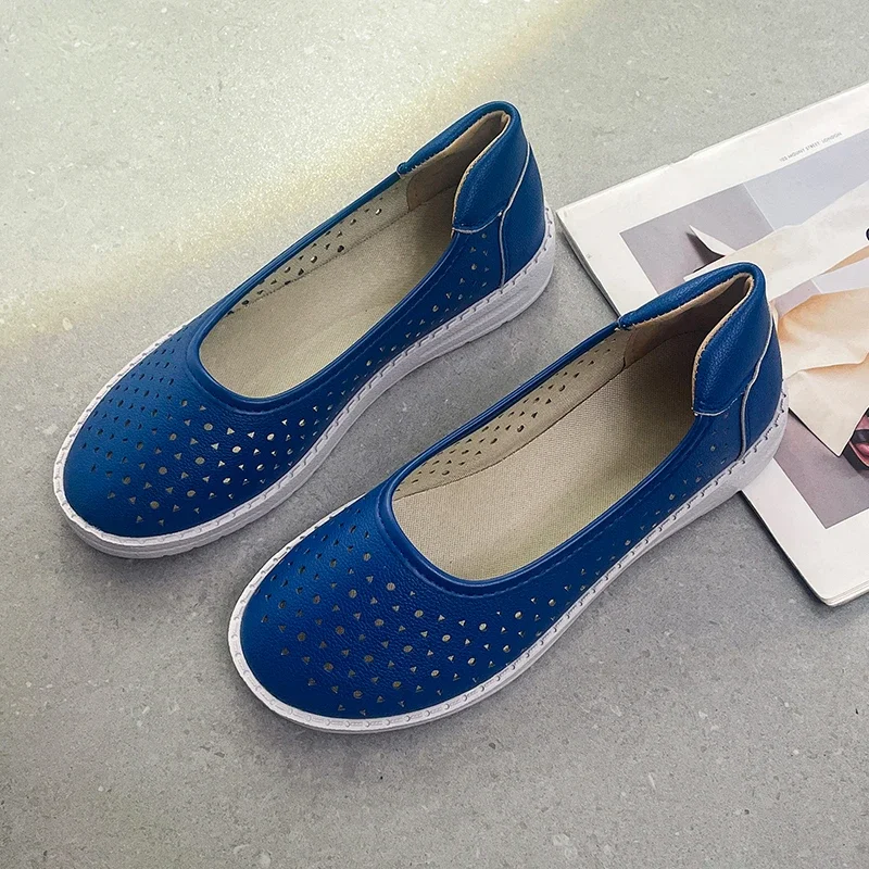 Женские туфли на плоской подошве с круглым носком