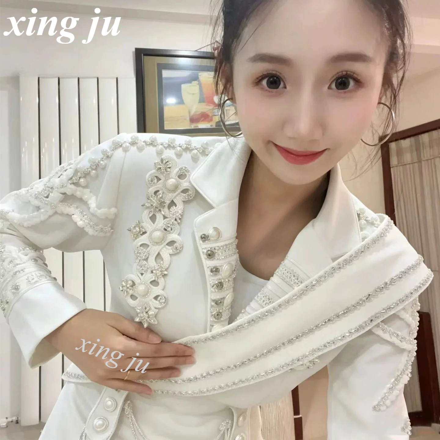 Фото Костюм для выступлений Xing Ju Kpop: белое пальто с вышивкой и бахромой, обтягивающие шорты для джазовых танцев, хип-хопа, вечеринок и сцены №3
