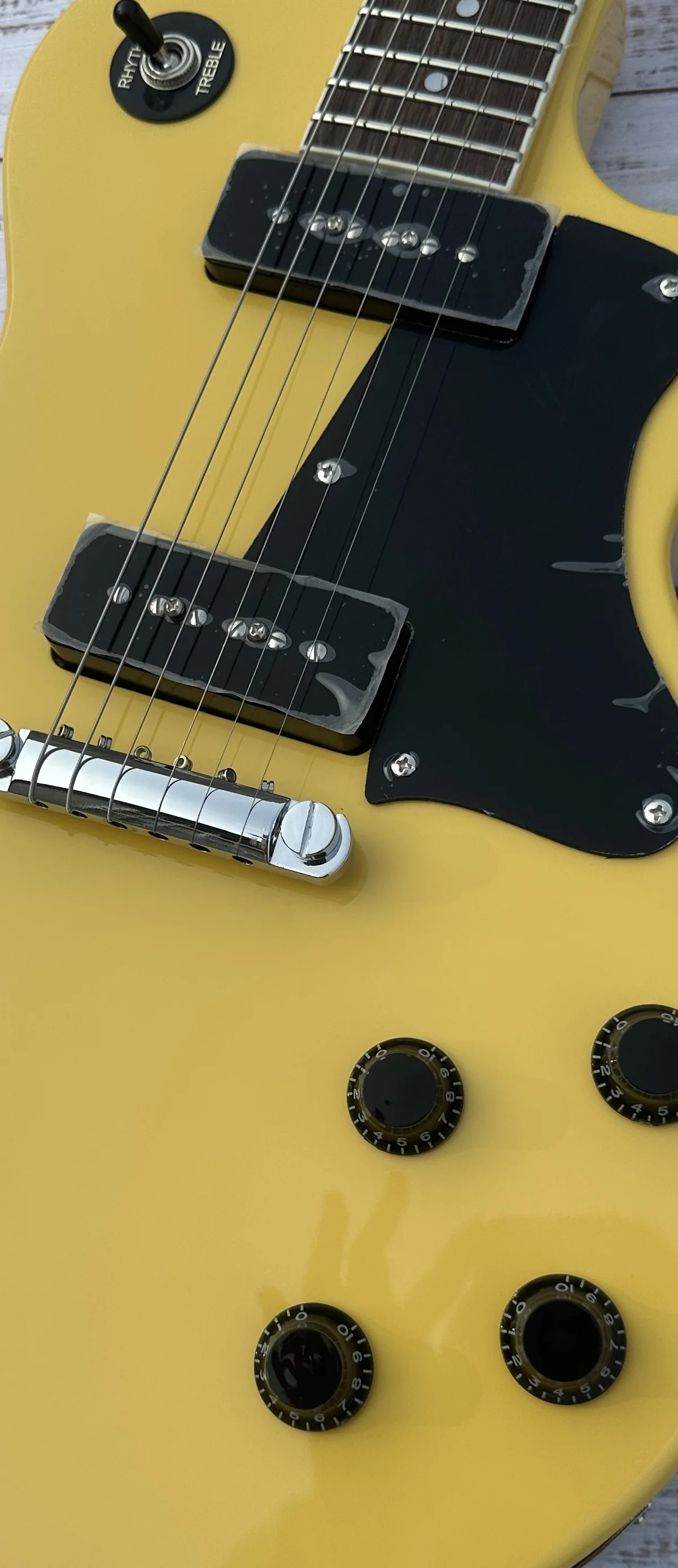 Стандартная электрическая гитара