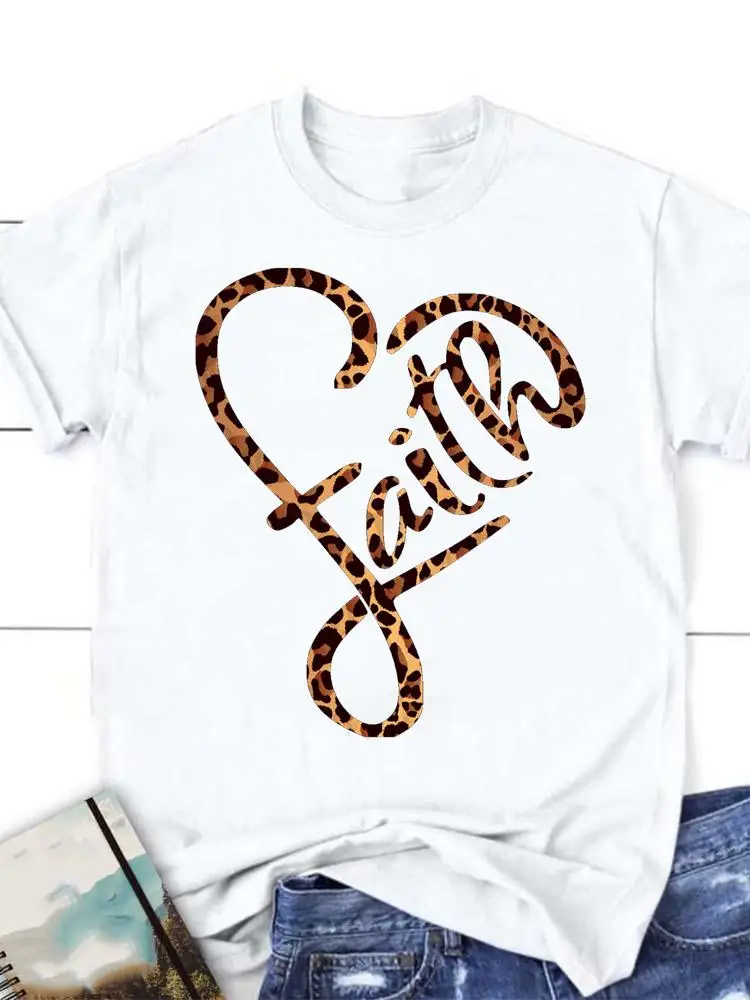 

Женская футболка с круглым вырезом, коротким рукавом и принтом