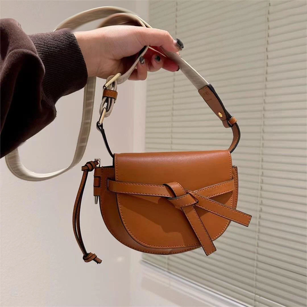 

2023 Luxury Designer Genuine Leather Cow leather Gate Shoulder Bag Real Skin Chain Black Handbags Casual Commuter Shopping Bag