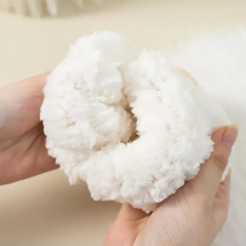 

И бархатные теплые тапочки, домашние женские носки для пола, домашние носки с клеем, зимние плюшевые носки для взрослых, мужские носки с мягкой подошвой