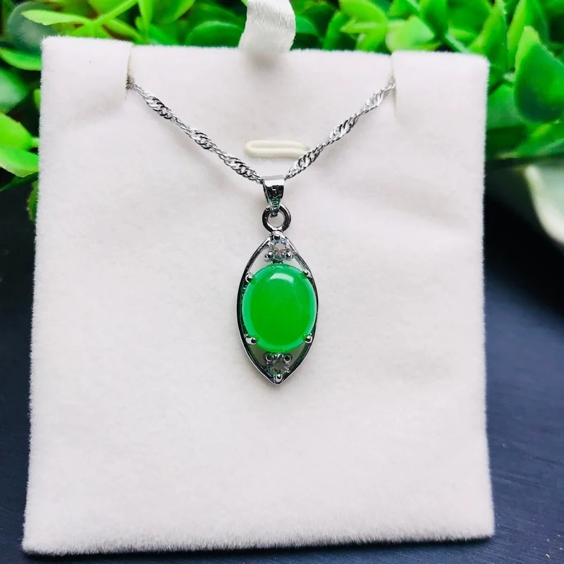 

Natural Green Chalcedony Hand-carved Gourd Earrings Fashion Boutique Jewelry Ladies Earrings and Necklaces Two-piece Set