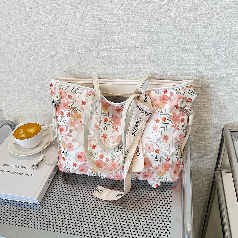 

Designer Ladies Handbag Fashion High Quality Pu Leather Shoulder Bag Flower Ethnic Style Handbag Large Capacity Handbag