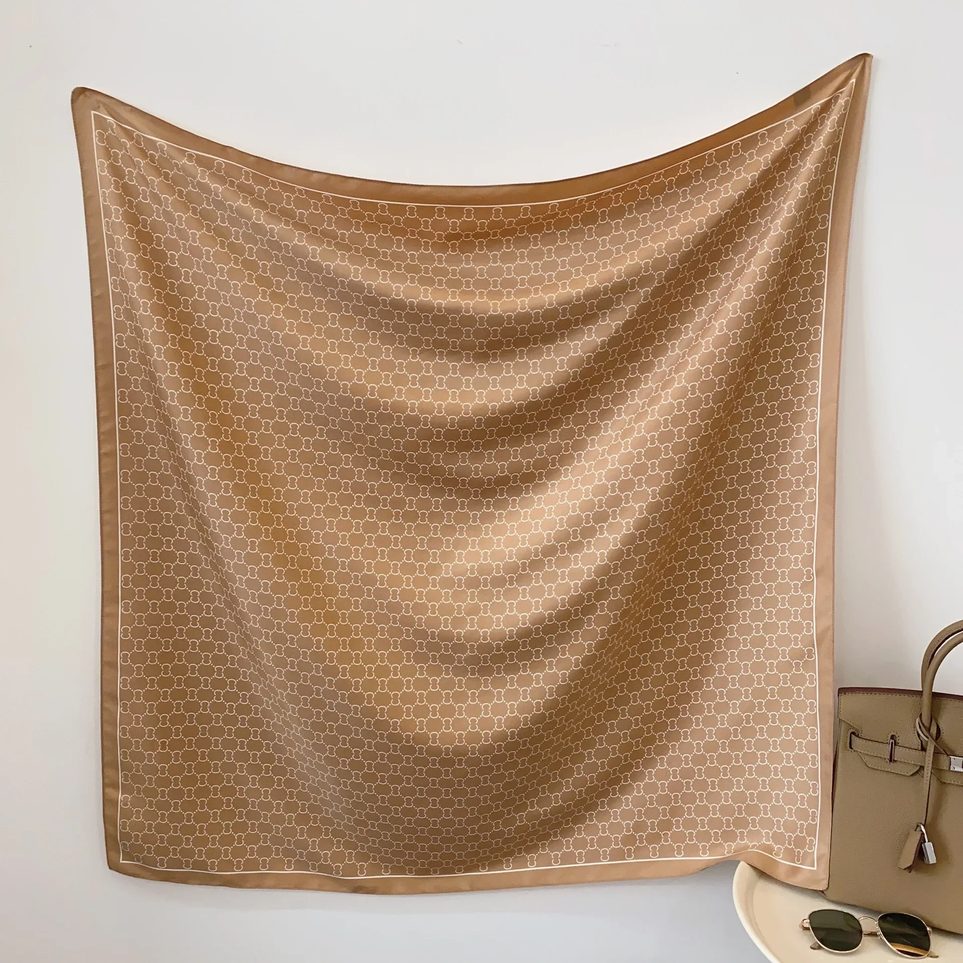 Женский шелковый шарф