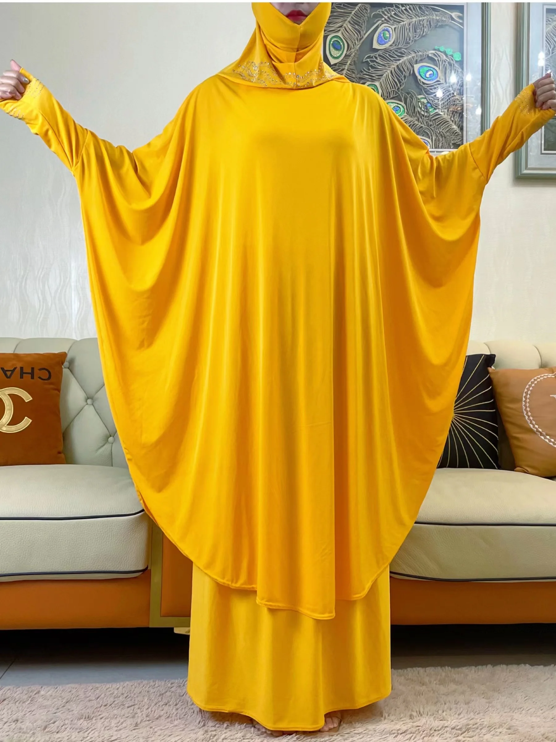 Женский костюм с юбкой и топом в мусульманском стиле