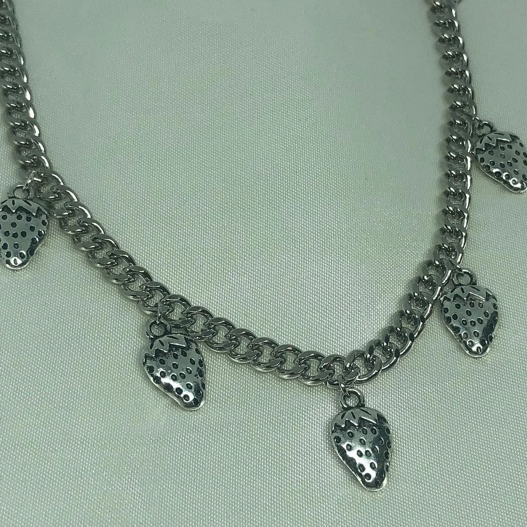 

Strawberry Choker Neck Silver Women Jewelry Accessories Gothic Style Hip Hop Best Friend Women's Neck Chain Pendant Goth Punk