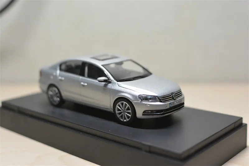 Фото Металлическая модель автомобиля Schuco 1:43 VW Passat B7 Limousine №4