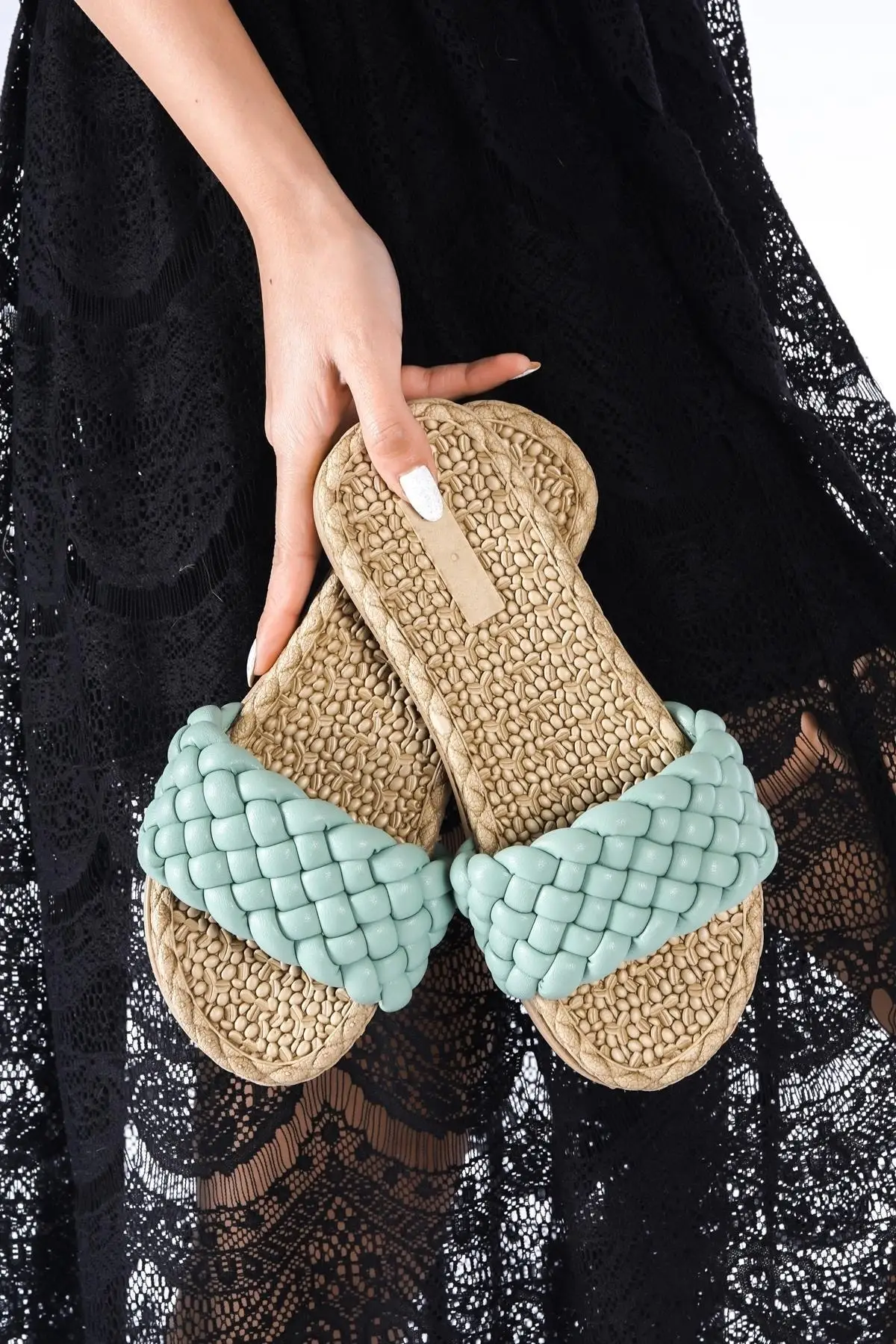 

Women Mint Eva sole braided slippers