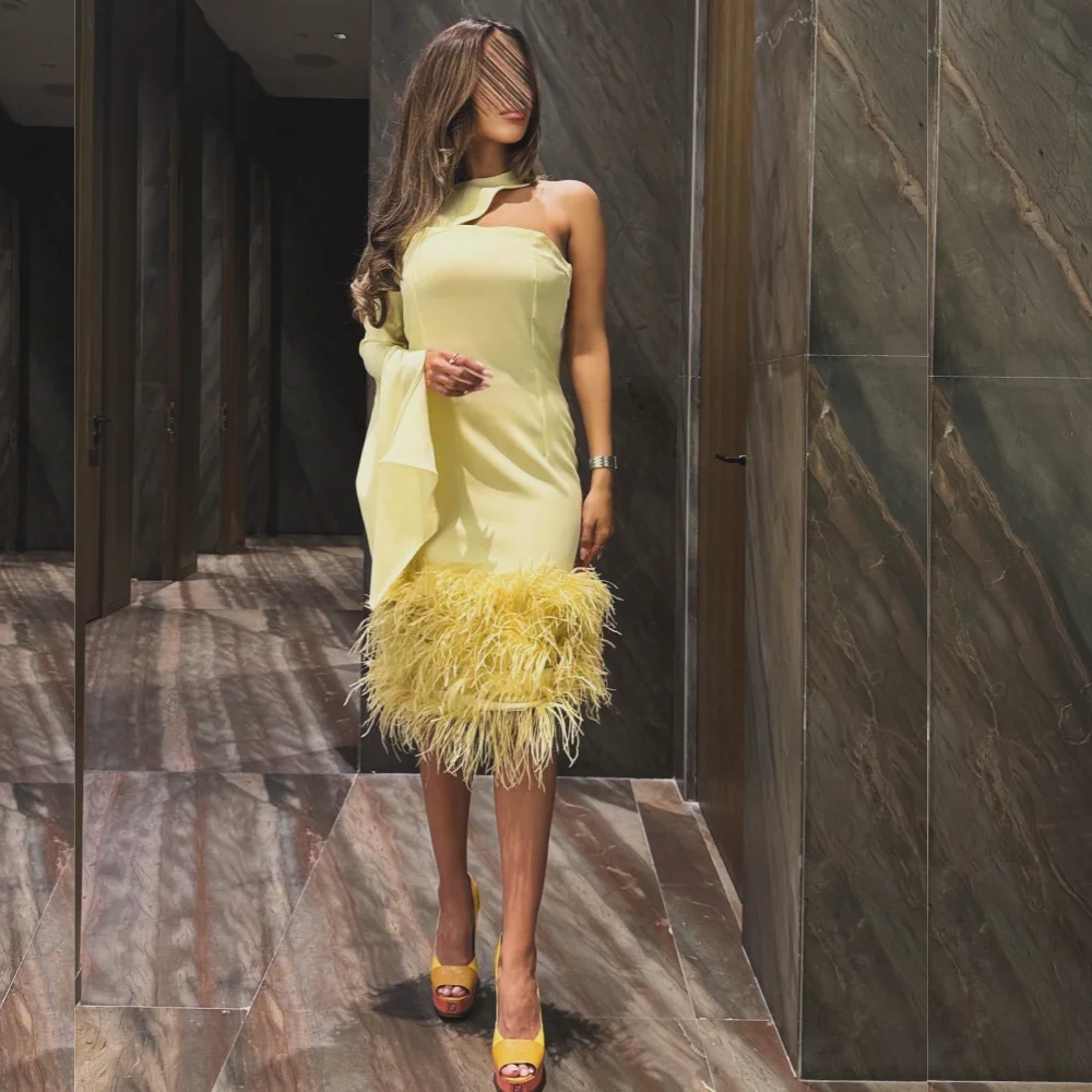 Платье-трапеция с высоким воротником до колена