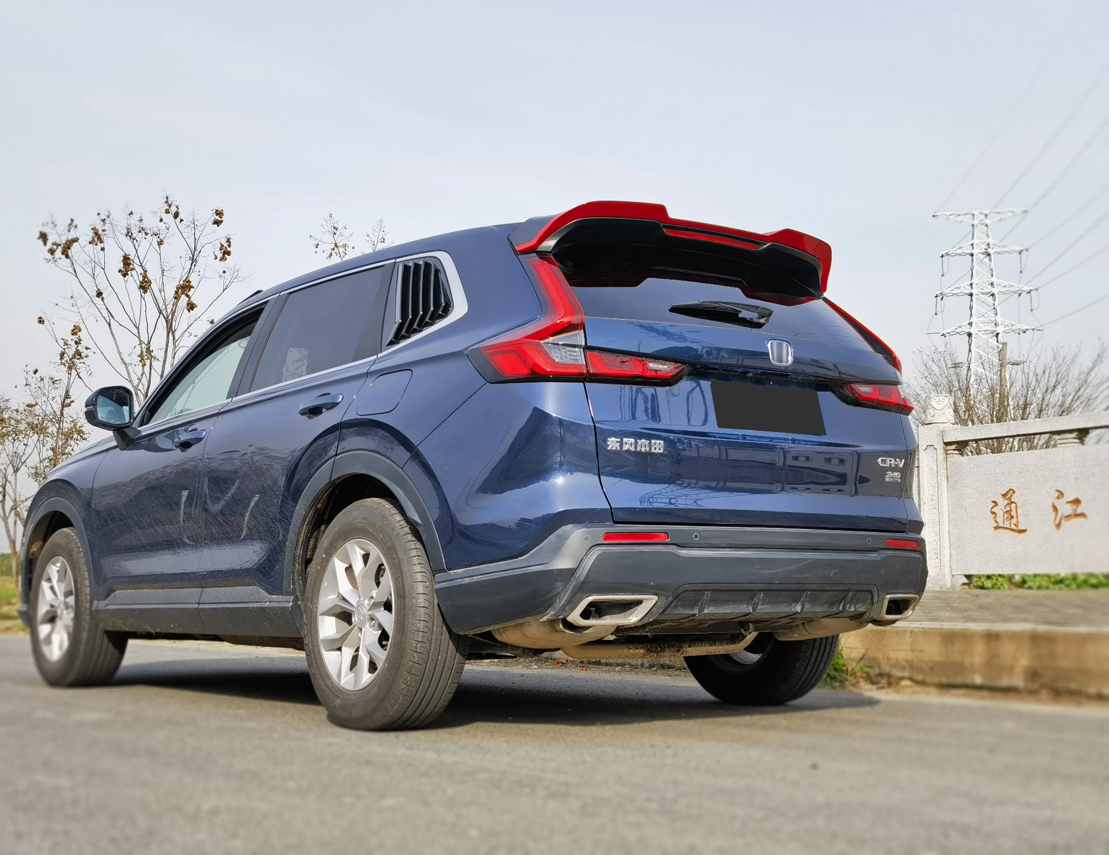 Высокопроизводительный ярко-черный автомобильный хвостовой спойлер с красными