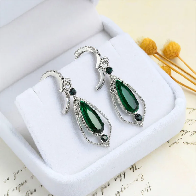 

Classic Inlaid Rhombus Rectangular Green Cubic Zircon Ladies Earrings Meaningful Anniversary Gifts Classical Temperament Bride W