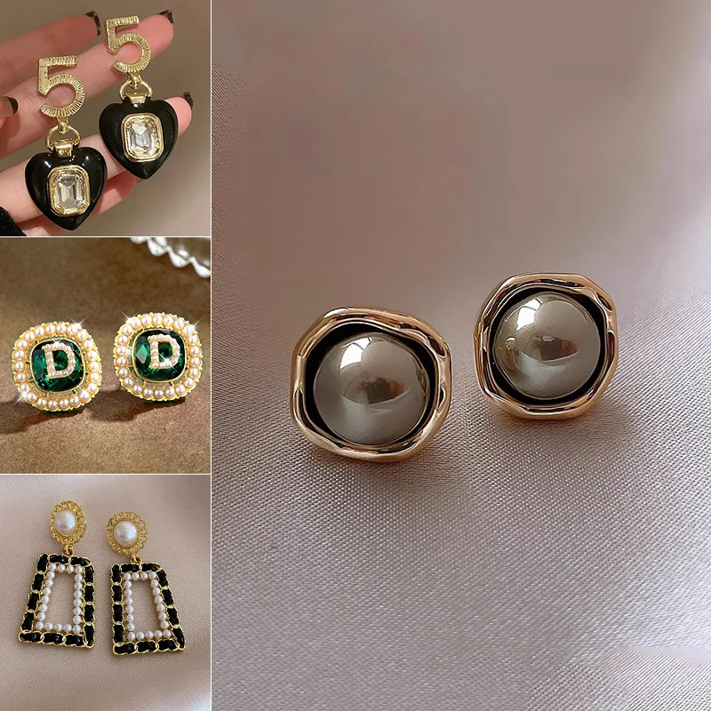 Реплики роскошных брендовых серых жемчужных сережек с логотипом C Coco. Женские