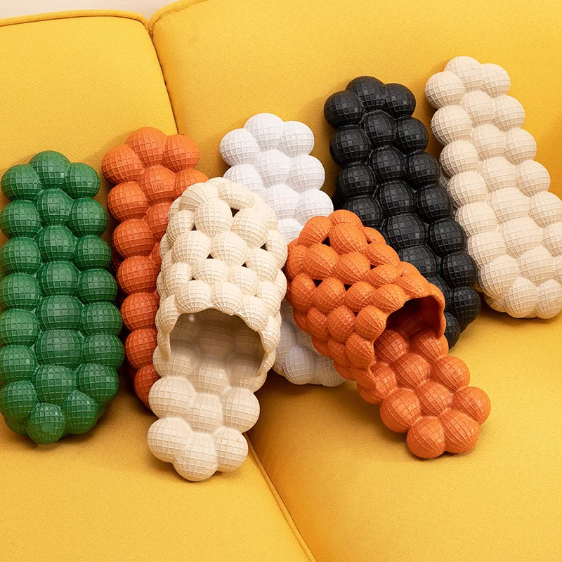 

2022 summer new sandals and slippers, fashion couples, casual wear, step on shit, home massage bottom slippers