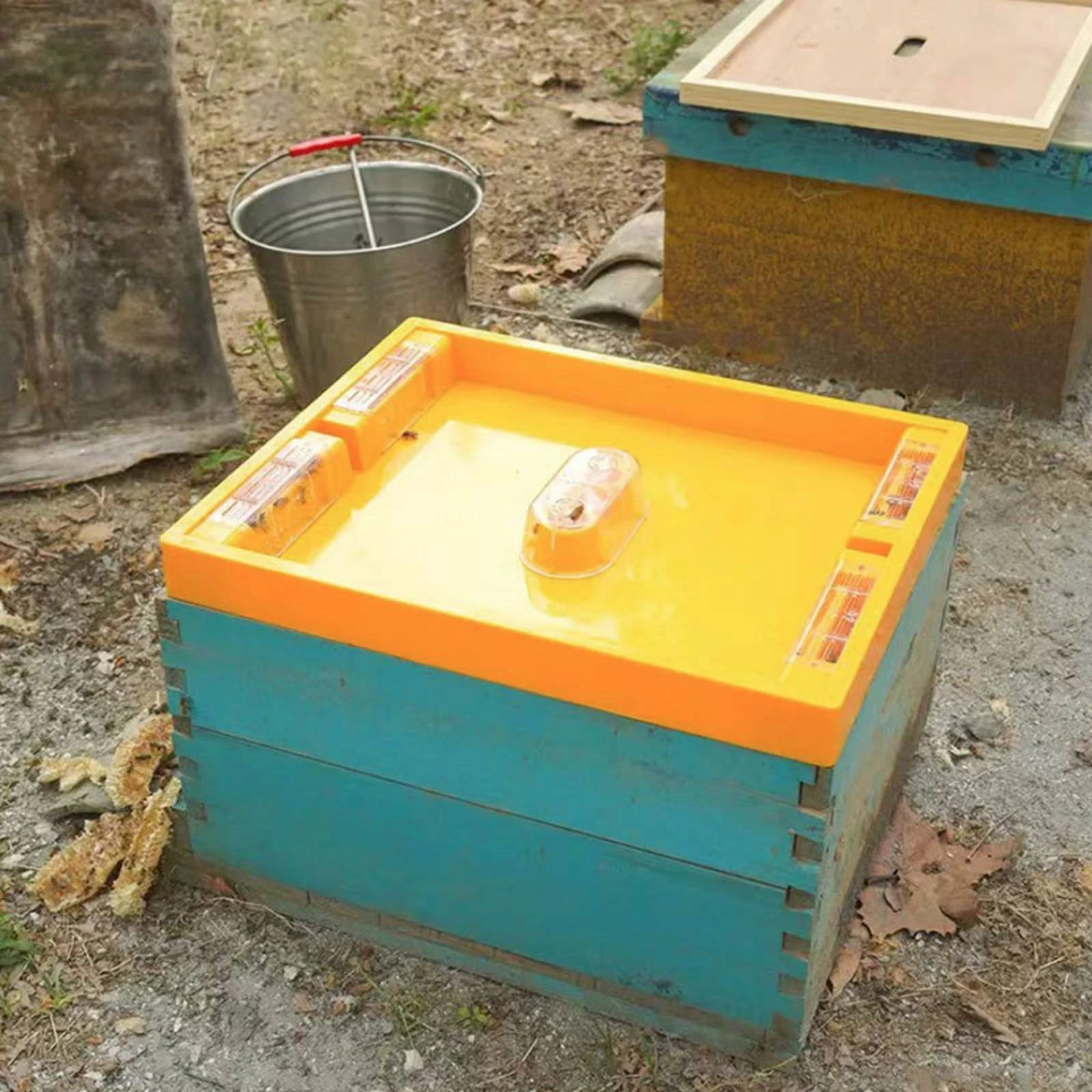 Фото Кормушка для пчел Square Top Bee Feeder 4.5 л, для ульев Лангстрота, 6 отверстий для кормления, с приподнятыми краями, для пчеловодов, для пчелиных ульев №1