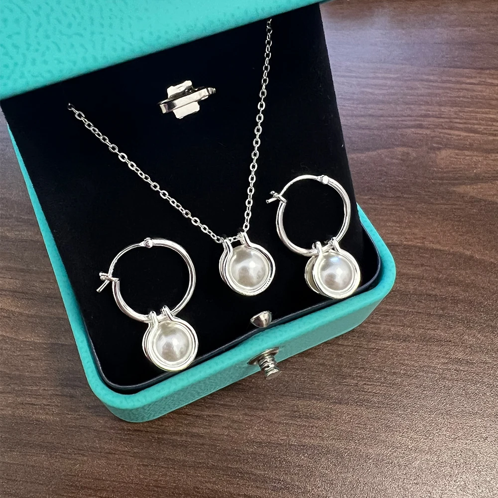 

100% 925 Sterling Silver 2.2g and 2.9g net weight necklace